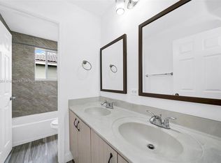 1058 Golden Cane Dr, Fort Lauderdale, FL 33327