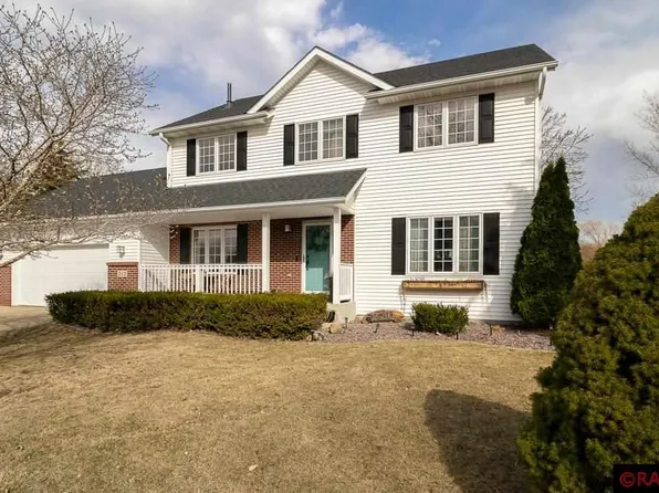 212 Falcon Dr, Mankato, MN 56001