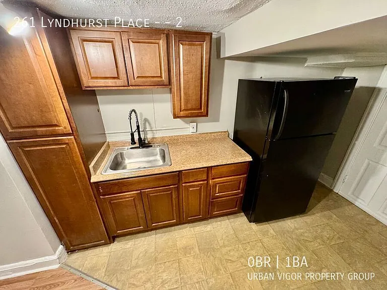 261 Lyndhurst Pl #2 — Photo 11