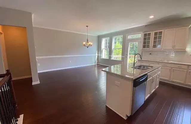 622 Edgewater Ridge Ct — Photo 2