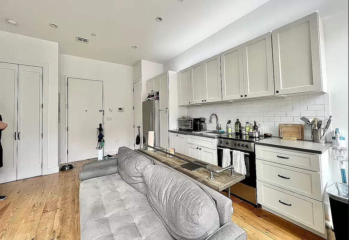 291 Metropolitan Avenue — Photo 2