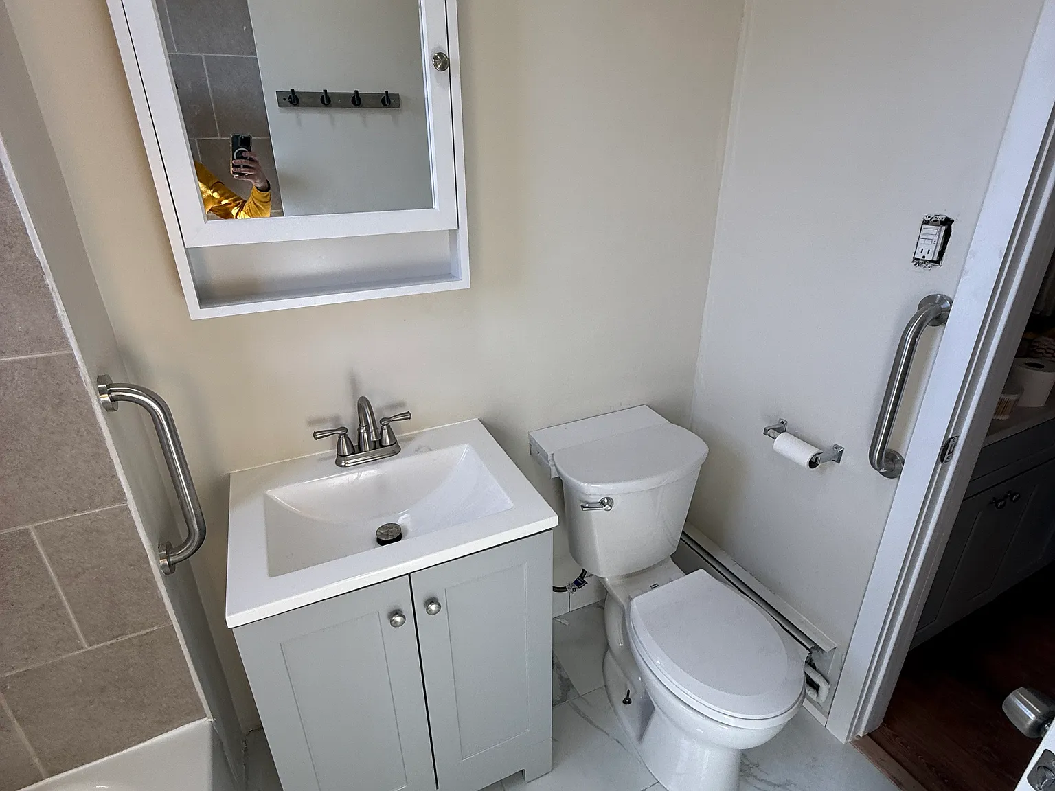 2 bed, 725 sqft, $1,900 — Photo 3