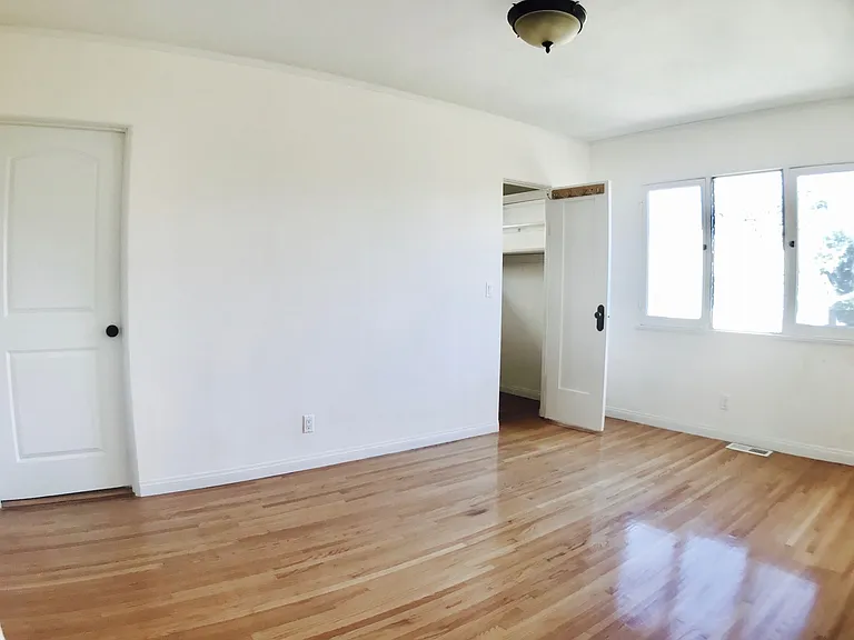1340 Western Ave — Photo 12