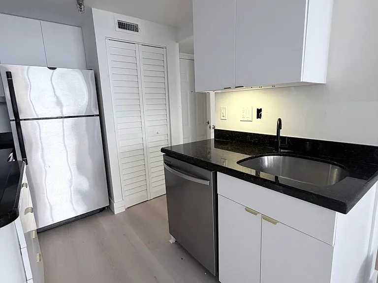 540 Brickell Key Dr #1224 — Photo 11