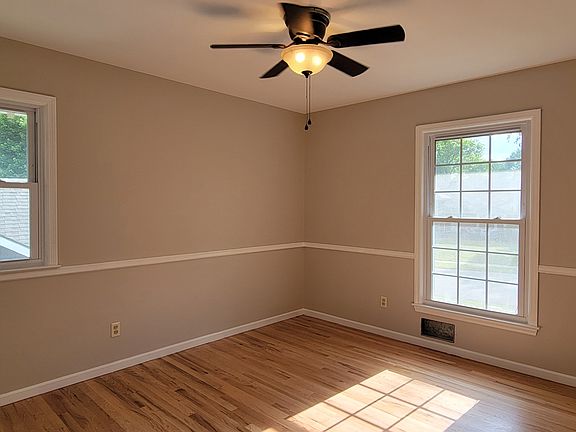 5th image of 9607 Dearborn St