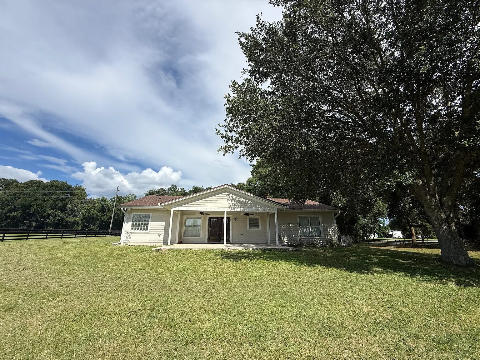 3 bed, 1832 sqft, $2,100 — Photo 2