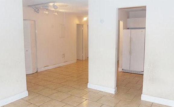 4th image of 316 W 74th Pl #316