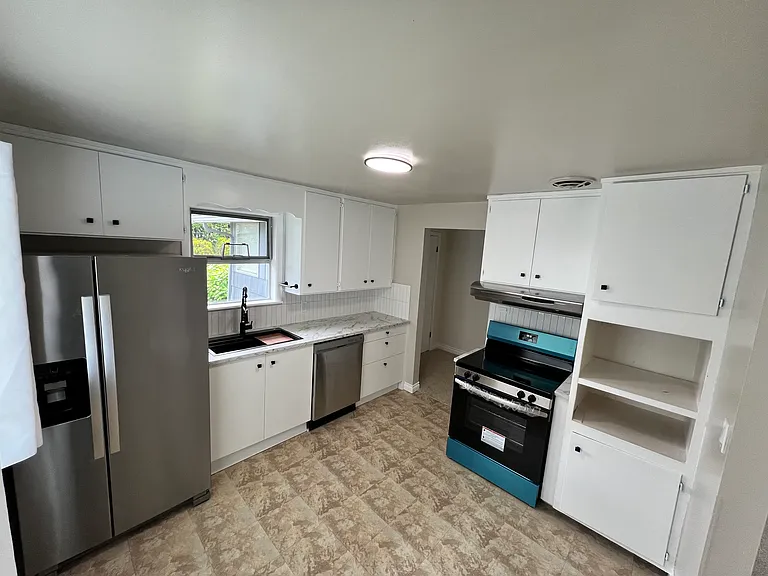 3021 SW Andover St — Photo 2