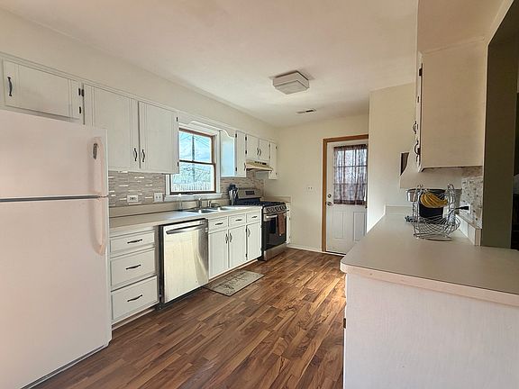 3rd image of 203 Mac Gregor Rd