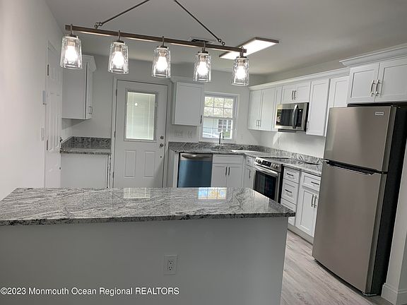 4th image of 858B Thornhill Court