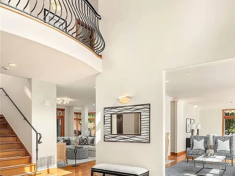 710 Lake Washington Blvd NE — Photo 4