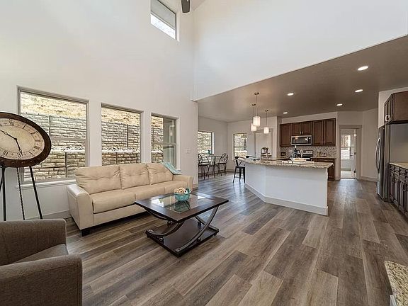 5th image of 2658 Bangs Canyon Dr