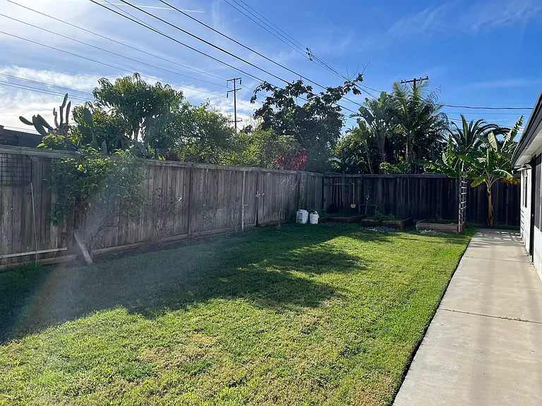 877 Darrell St — Photo 1