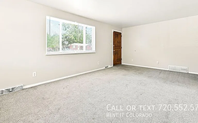 1230 S Chase Ct — Photo 2