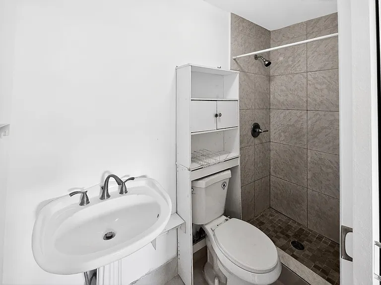 2438 NE 184th St — Photo 9