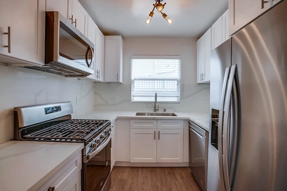 115 N Eastwood Ave — Photo 1