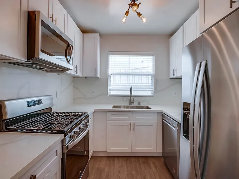115 N Eastwood Ave — Photo 1