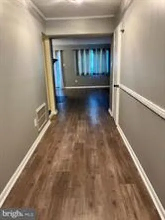 1 bed, 884 sqft, $1,875 — Photo 3