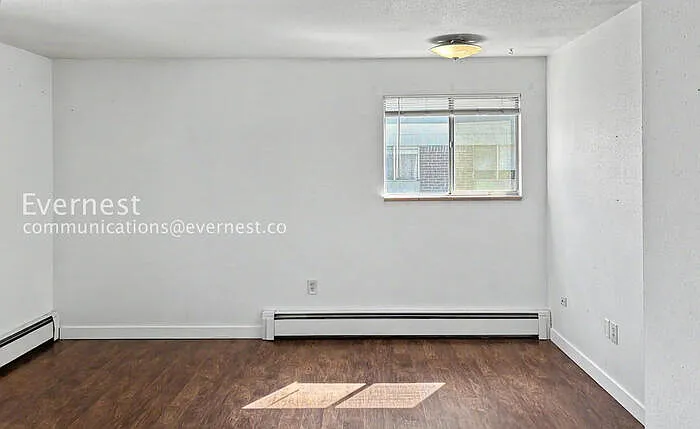1305 Burton Ct #4 — Photo 16