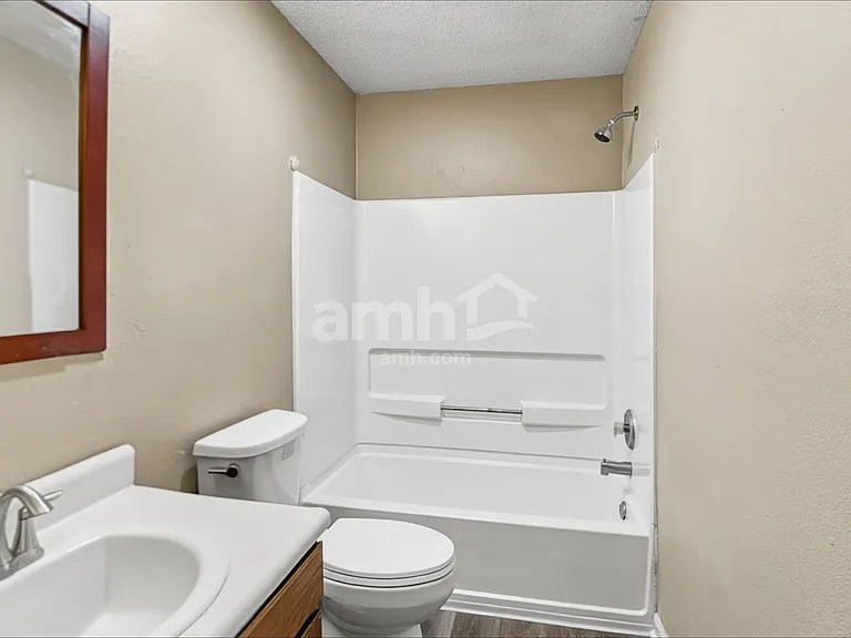 1909 Southernwood Ln — Photo 15