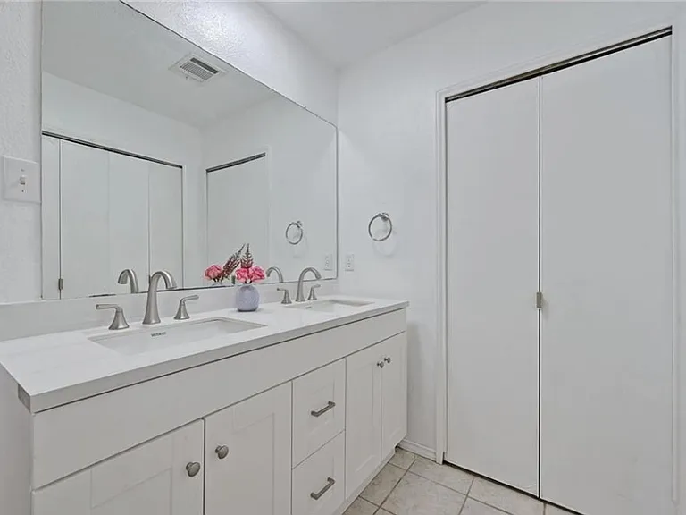 9601 Holly Springs Dr — Photo 11
