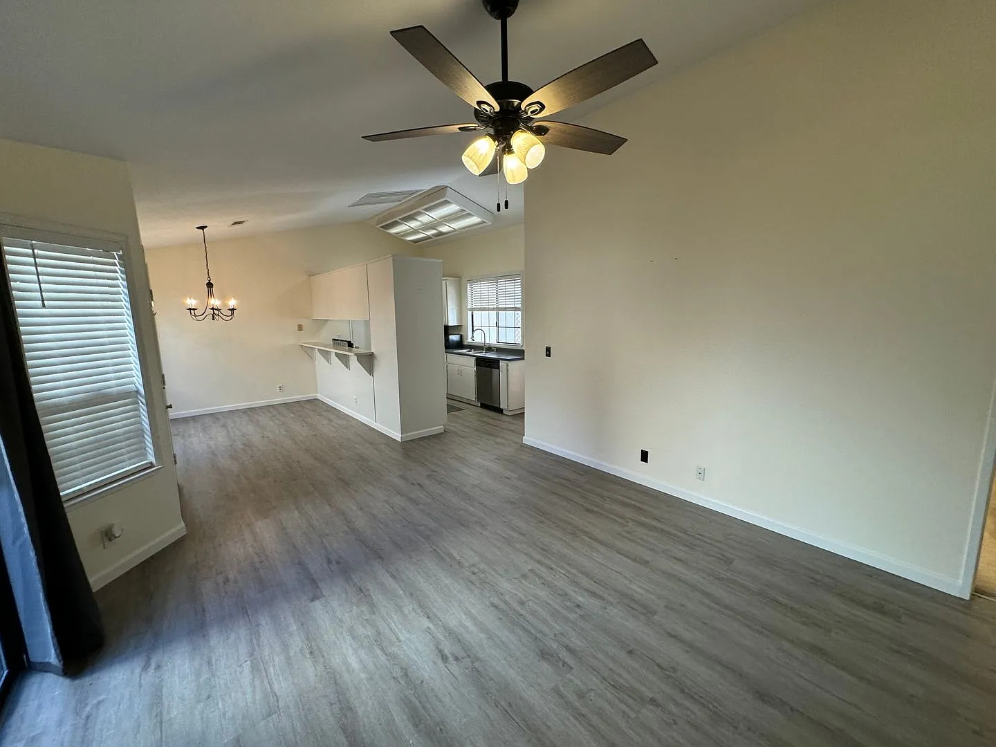 Nice Single Story Home In Roseville — Photo 4