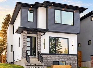 44 W Collingwood Pl NW, Calgary, AB T2L0P9