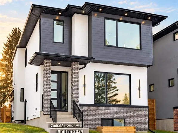 44 W Collingwood Pl NW, Calgary, AB T2L 0P9