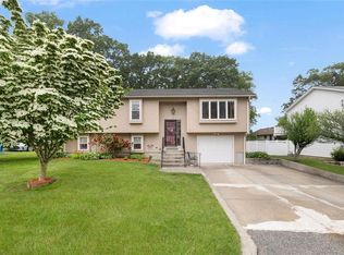 9 Daisy Ct, Cranston, RI 02920