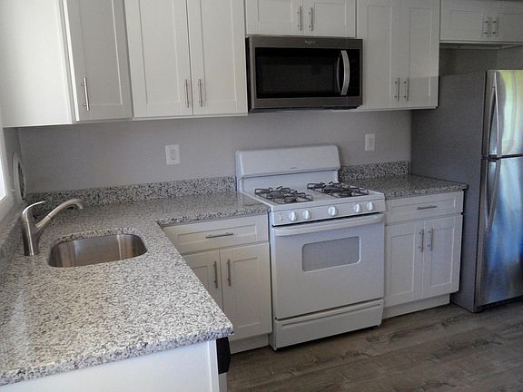Brand New Kitchen w/Stainless Steel Appliances