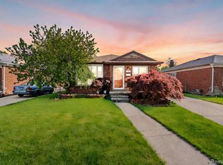 8238 State Park, Center Line, MI 48015