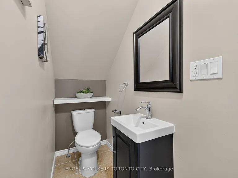 774 Churchill Ln — Photo 20
