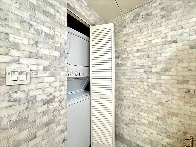 500 NE 29th St #601 — Photo 21