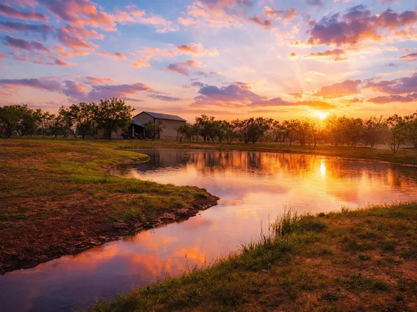 153 Resort Ct, Fredericksburg, TX 78624