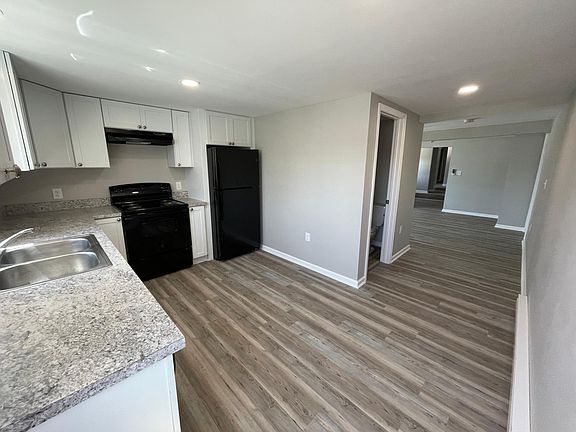 Kitchen/Dining other view