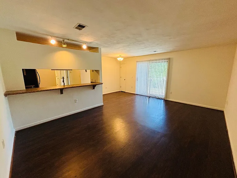 1210B University Ter — Photo 2