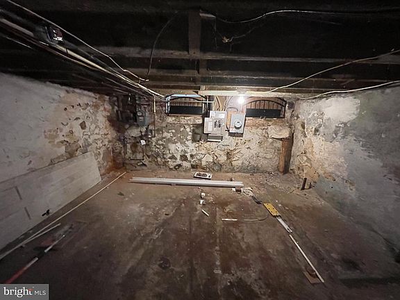 5th image of 929 N Pine St
