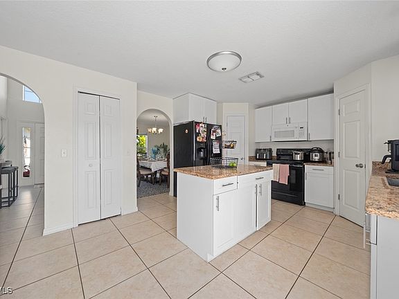 3rd image of 506 NW 1st Ter