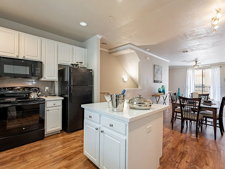 Palazzo Townhomes — Photo 23