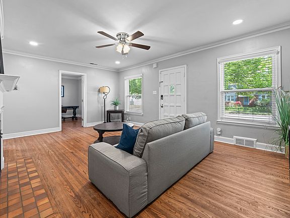 2nd image of 3539 Charleswood Ave