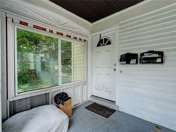 3rd image of 1676 Clifford Ave