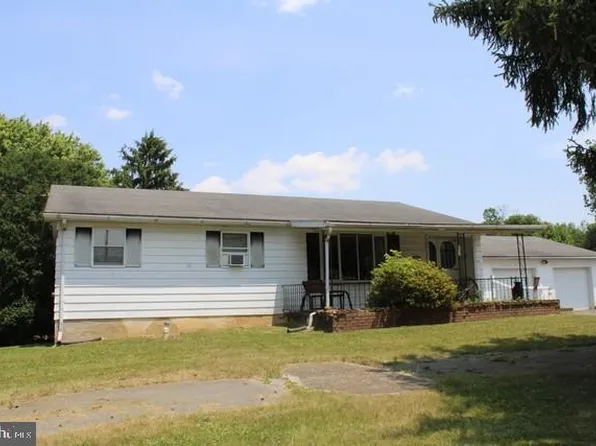 415 Hykes Rd, Greencastle, PA 17225