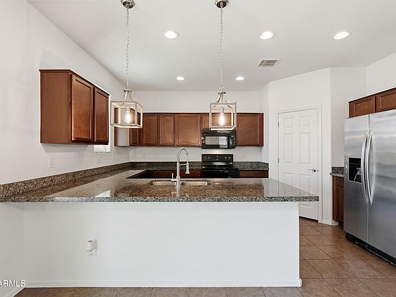 5th image of 16801 W MORELAND Street