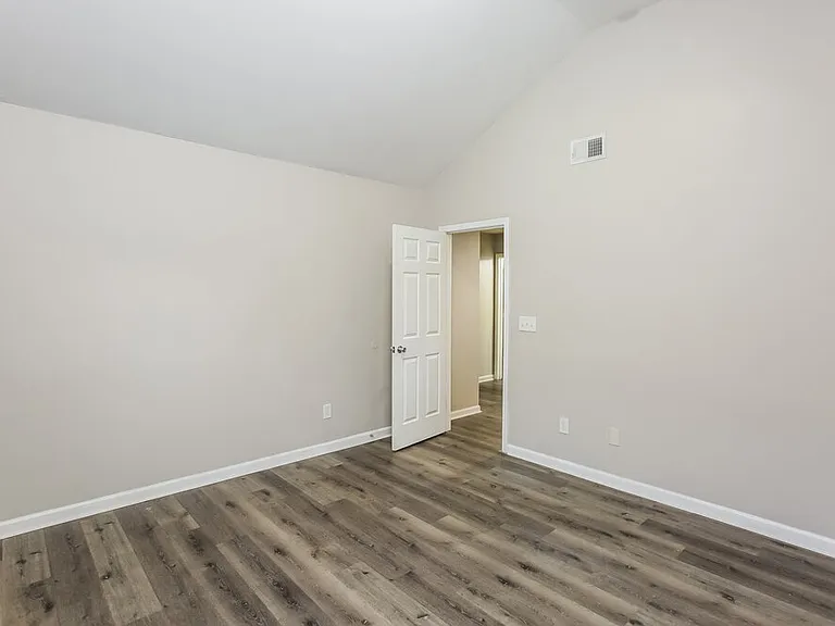 7124 Fox Point Dr — Photo 11