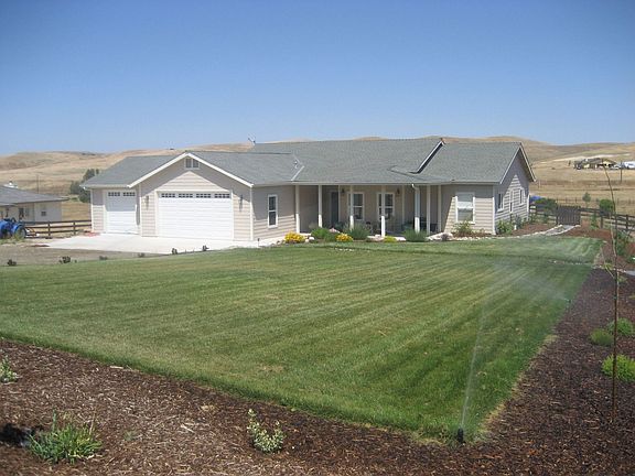 Nice landscape with auto spinklers