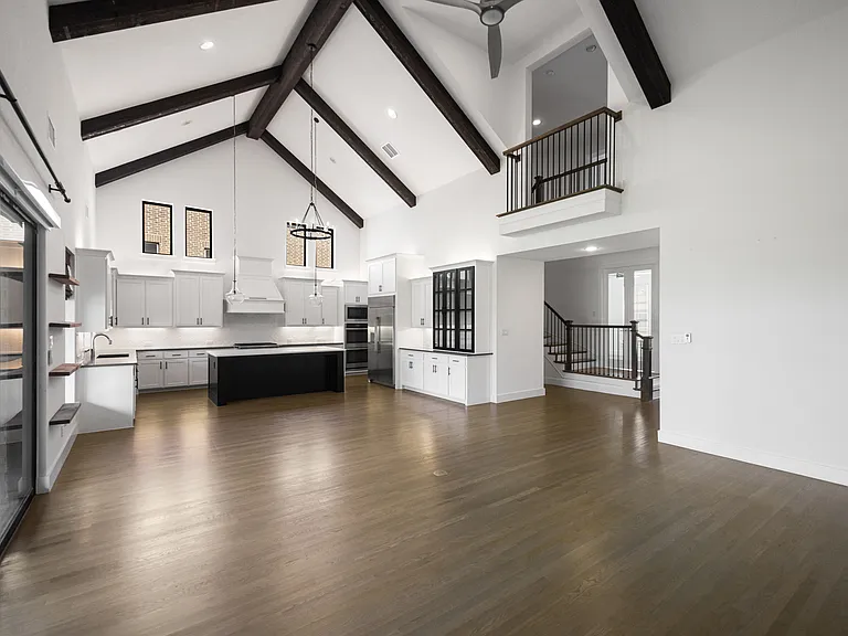 1611 Cottonwood Trl — Photo 2