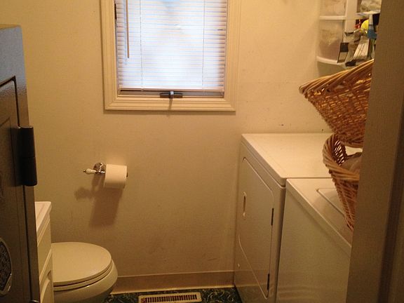 Half Bath/LaundryRoom