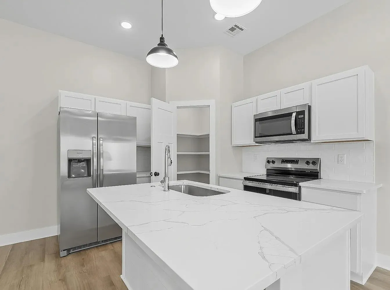 3 bed, 1112 sqft, $1,550 — Photo 4
