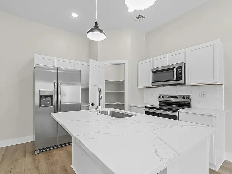 17006 W Lawson St — Photo 4