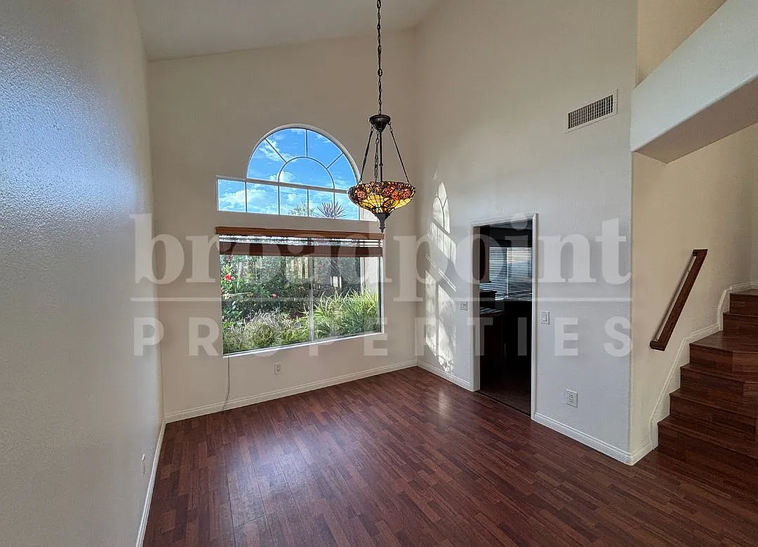 4 bed, 2.5 bath, 2272 sqft, $4,495 — Photo 4